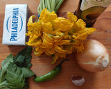 Foto del paso 1 de la receta: Bola de queso con flor de calabaza