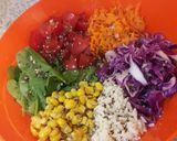 Foto del paso 5 de la receta: Tortilla de berenjena, champiñones, cebolla y morrón con ensalada