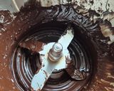 Une image de l'étape 2 de Entremets trois chocolats croustillant praliné.