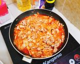 Hình bước làm 2 của món Thịt gà xào kim chi