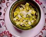 Foto del paso 2 de la receta: Timbal de aguacate con lechuga y langostinos