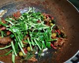รูปขั้นตอนการทำที่ 6 ของ ผัดเผ็ดเนื้อ ใบยี่หร่า