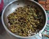 A picture of step 2 of Methi and Beans Fry.