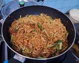 Foto langkah ke 3 dari resep Mie Goreng Bakso & Telur.