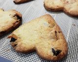 Une image de l'étape 4 de Sablés aux canneberges et raisins secs 😊.