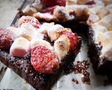 Foto langkah ke 4 dari resep Strawberry Marshmellow Fudgy Brownies.