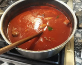 Foto del paso 2 de la receta: Tuco con carne y salchichas parrilleras