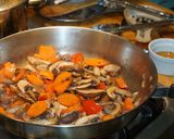 A picture of step 3 of Beer-Braised Chicken Thighs with Mushrooms.