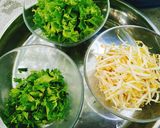 รูปขั้นตอนการทำที่ 1 ของ ต้มเส้นร้อนไก่ฉีก