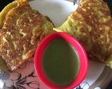 A picture of step 6 of Cheela with hari chutney.