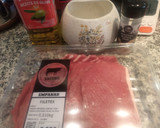 Foto del paso 1 de la receta: Escalopines o filetes finos de ternera con habitas y salsa de arándanos