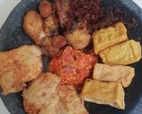 Foto langkah ke 15 dari resep Ayam Goreng + Tahu Tempe Sambal.