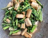 รูปขั้นตอนการทำที่ 4 ของ ผัดกระเฉดไฟแดงเต้าหู้ปลา plant based