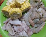 Foto langkah ke 1 dari resep Seafood Saus Padang.