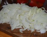 Foto del paso 1 de la receta: Tortilla de cebolla y ají morrón