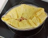 Hình bước làm 3 của món Omurice - cơm chiên bọc trứng kiểu nhật