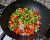 Foto del paso 2 de la receta: Salteado de chocos, mejillones y langostinos