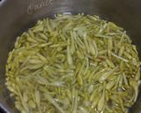 Foto langkah ke 1 dari resep Tumis Bunga Pepaya.