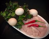 Hình bước làm 1 của món Cơm gà sốt cà ri với cải Kale