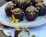 Foto del paso 5 de la receta: Bombones de leche condensada y coco🍫