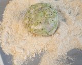 A picture of step 2 of Cheesy chicken and broccoli patties.