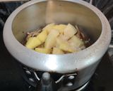 A picture of step 4 of ALOO ki TEHRI (a nice delicious one pot meal from Uttar Pradesh).