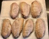 A picture of step 2 of Fish Sauce Chicken Wings (ปีกไก่ทอดนำ้ปลา).
