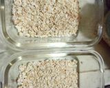 Hình bước làm 1 của món Overnight oat - Sữa chua yến mạch táo chuối