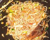 A picture of step 1 of Hakka Noodles and Grilled Chicken Sizzler.