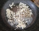 Foto langkah ke 2 dari resep Tumis Sawi Putih + (Sosis Telur).