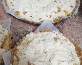 Foto del paso 4 de la receta: Pastel de manzana con natillas y crumble