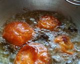 A picture of step 2 of Brinjal fritters.