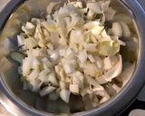 Une image de l'étape 4 de Salade d endives au thon et tomates séchées sauce noix et framboise.