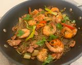 A picture of step 7 of Quick pan baked prawns & glass noodles.