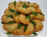 صورة لخطوة 3 من وصفة سمبوسك بحشوة اللحمة 😋