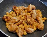 Foto del paso 5 de la receta: Salteado de pollo con garbanzos y hortalizas al curry