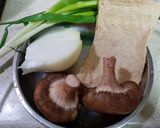 香菇洋蔥炒魚板的食譜步驟1照片