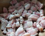 รูปขั้นตอนการทำที่ 2 ของ เมนู ผัดพริกขิงหมูสามชั้น