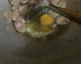 Foto langkah ke 3 dari resep Tumis Bakso Sosis Telur & Sawi Hijau.