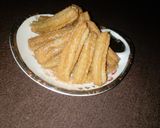 A picture of step 5 of Cinnamon churros and cinnamon chocolate sauce.