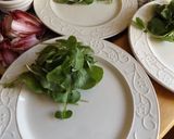 Foto del paso 1 de la receta: Plato de espárragos con endibias rojas, berros y salsa de trufa
