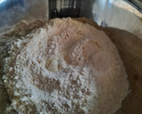 Foto del paso 2 de la receta: Bollitos rellenos de queso (con masa madre)