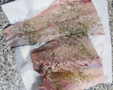 Foto del paso 1 de la receta: Corvina a la plancha con guisantes