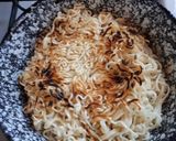 Sült mie tészta keleti fűszerezésű feltéttel recept fázis 3 fotója