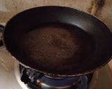 A picture of step 1 of Half fry egg.