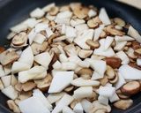 Póréhagymás cukkini krémleves, pirított gombával! recept fázis 5 fotója