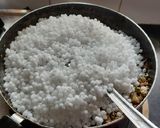 A picture of step 4 of Sabudana khichadi.