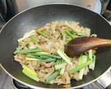 A picture of step 6 of Stir-Fried Meinong Rice Noodles (Easy Recipe).