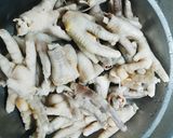 Hình bước làm 1 của món Chân gà ngâm sả tắc