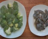 Foto del paso 1 de la receta: Brécol y Langostinos con un toque agridulce